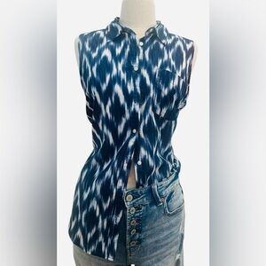 ST. JOHN’S BAY -Blue and White Button Down Shirt